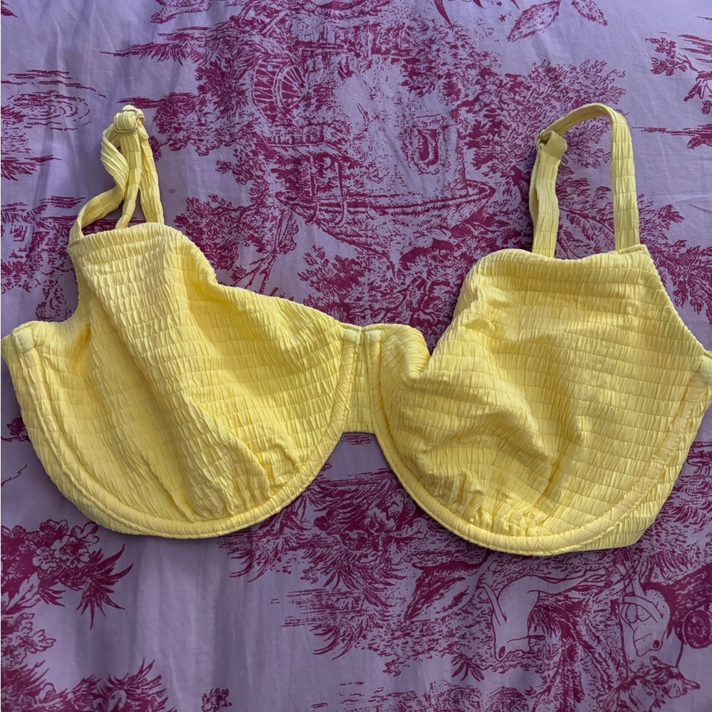 Abercrombie Curve Love Yellow Top XL